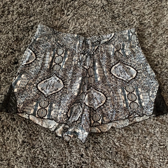 Boho Style Flowy Patterned Shorts Size Medium - Picture 1 of 8
